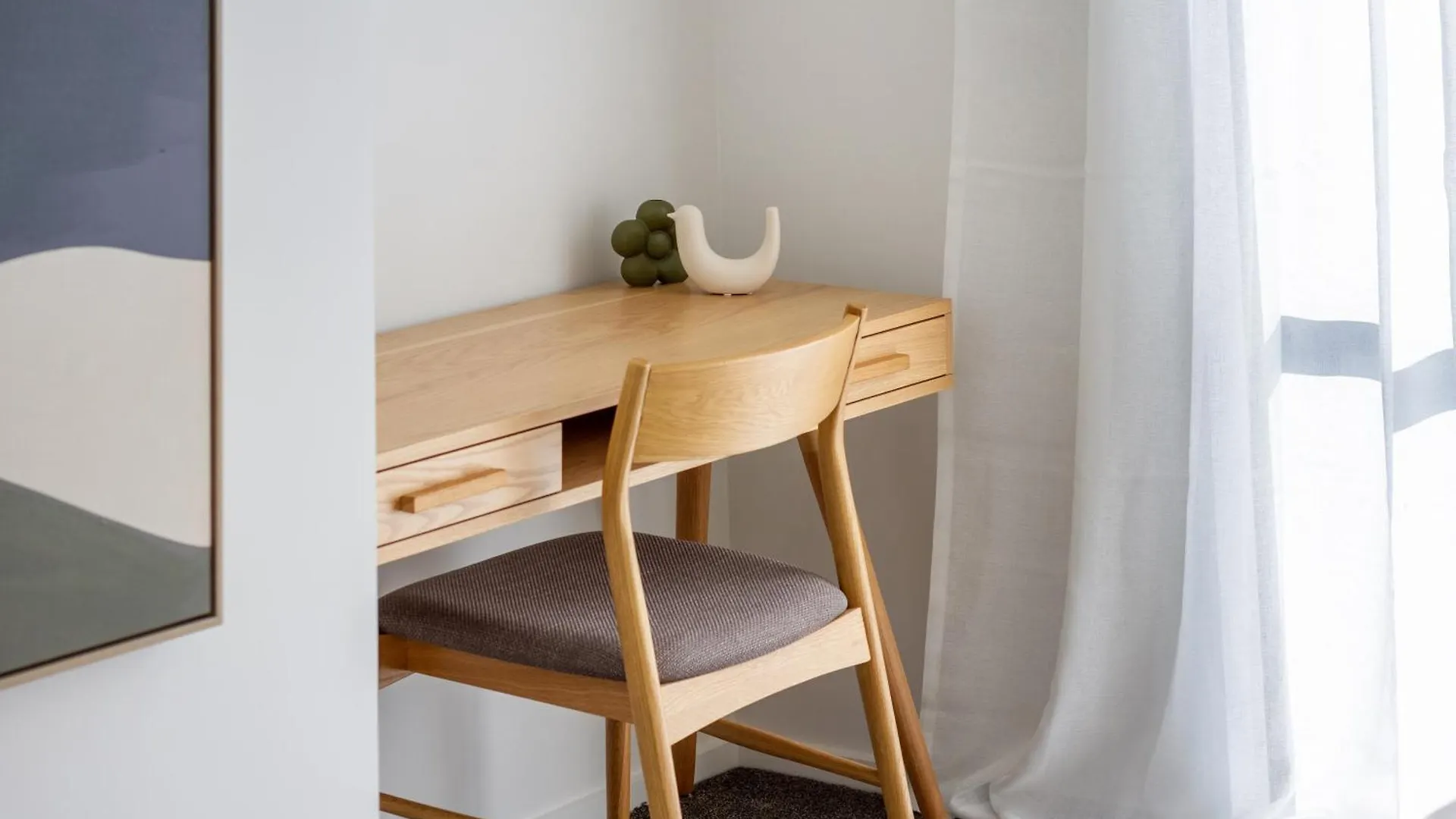 Relax In Designer Luxury At Central City Townhouse Christchurch Apartment
