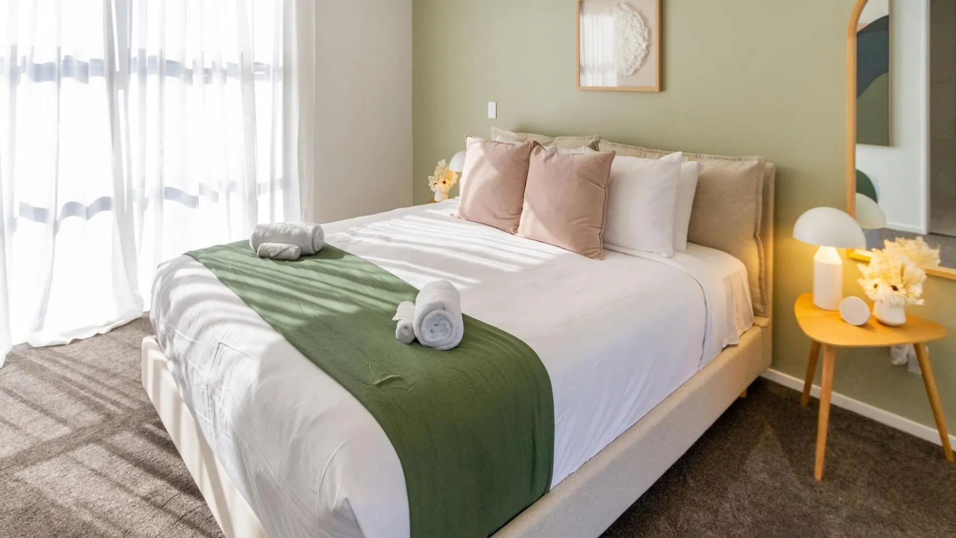 Relax In Designer Luxury At Central City Townhouse Christchurch Apartment