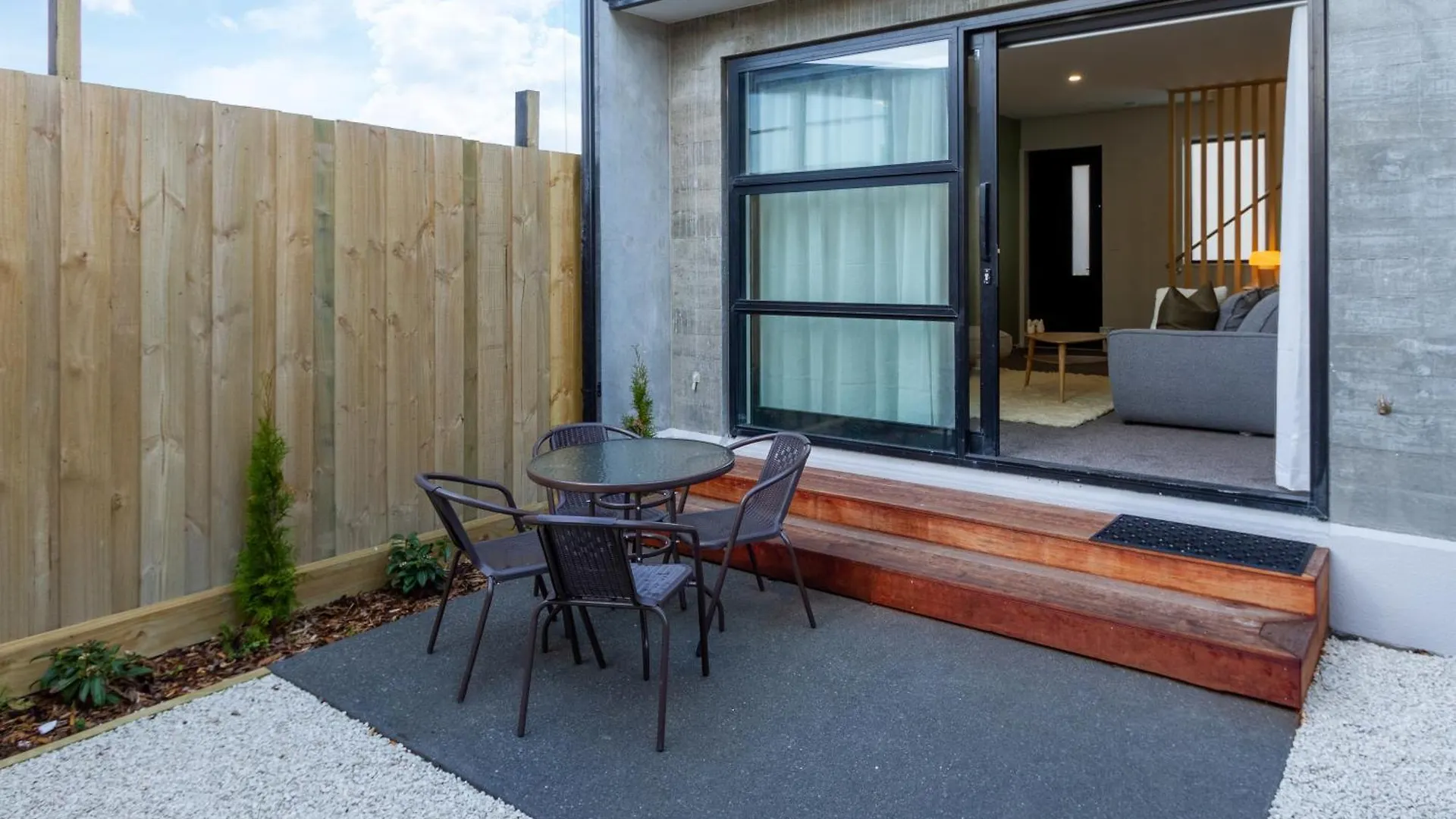 Relax In Designer Luxury At Central City Townhouse Christchurch
